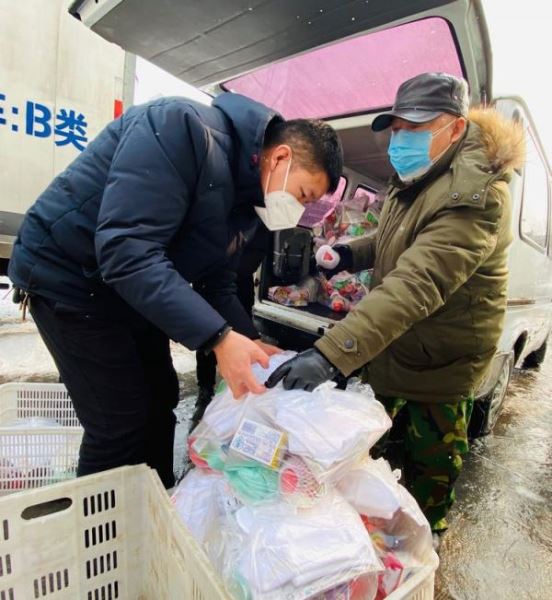 北京金丰餐饮、大通饭庄捐赠鹿胶、阿胶助力武汉抗疫英雄。